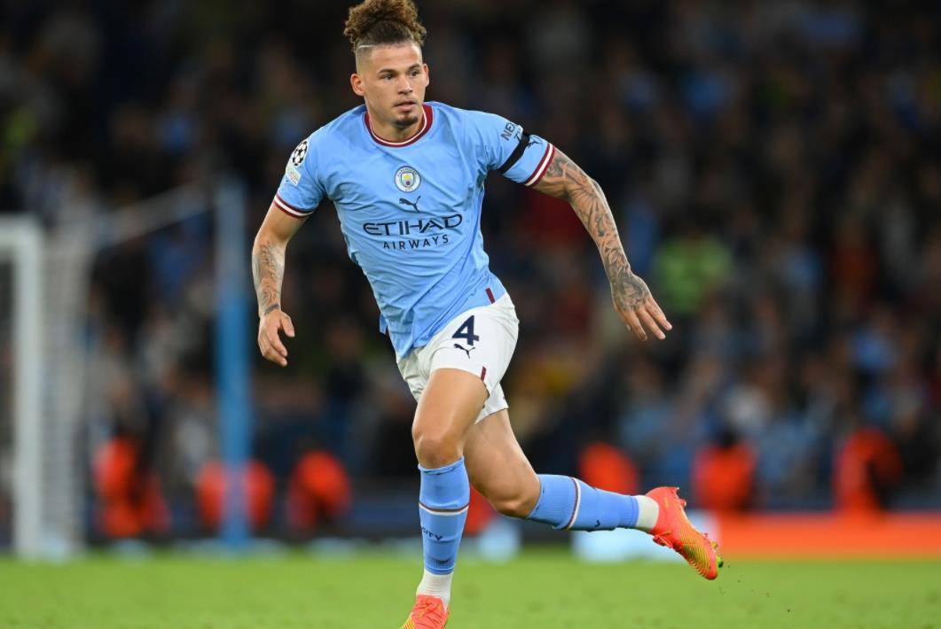 瓦伦西亚训练开放日，关键时刻调整名单引欢呼，英超在即，年轻球员得到机会的简单介绍